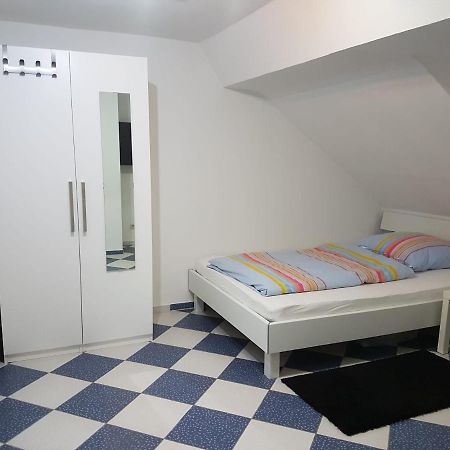 Ruhige Gemuetliche Ferienwohnung In Karlsruhe Daxlanden Fuer Monteure, Pendler, Geschaefsreisen, Wochenendreisen Dış mekan fotoğraf