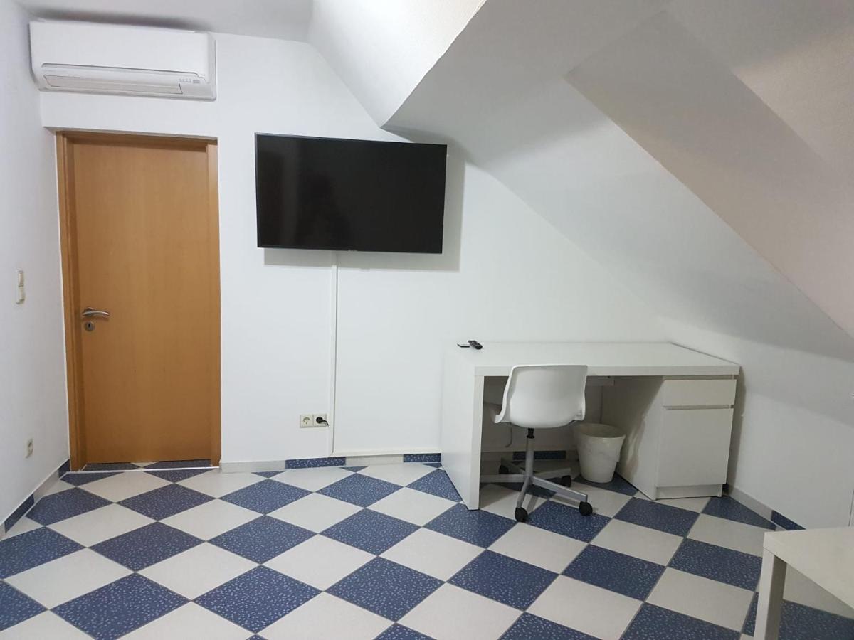 Ruhige Gemuetliche Ferienwohnung In Karlsruhe Daxlanden Fuer Monteure, Pendler, Geschaefsreisen, Wochenendreisen Dış mekan fotoğraf